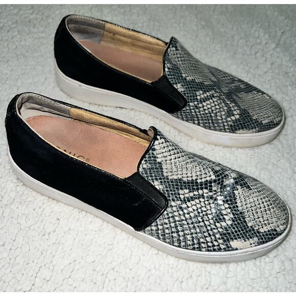 Vionic Slip-on Loafer, Black/ snake print - size 8 - Q12 - Picture 1 of 10